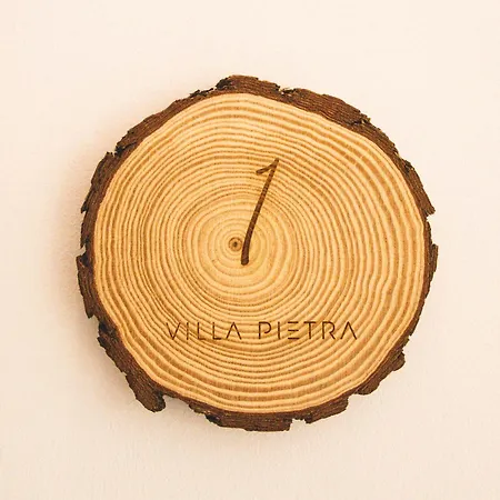 Pietra Eco *