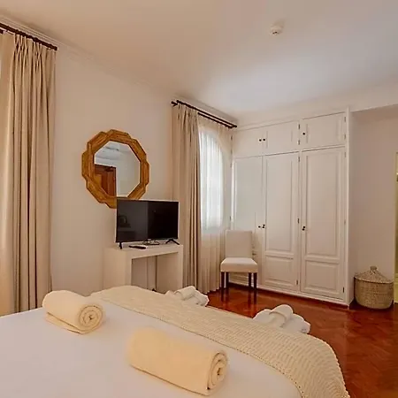 Pietra Eco *